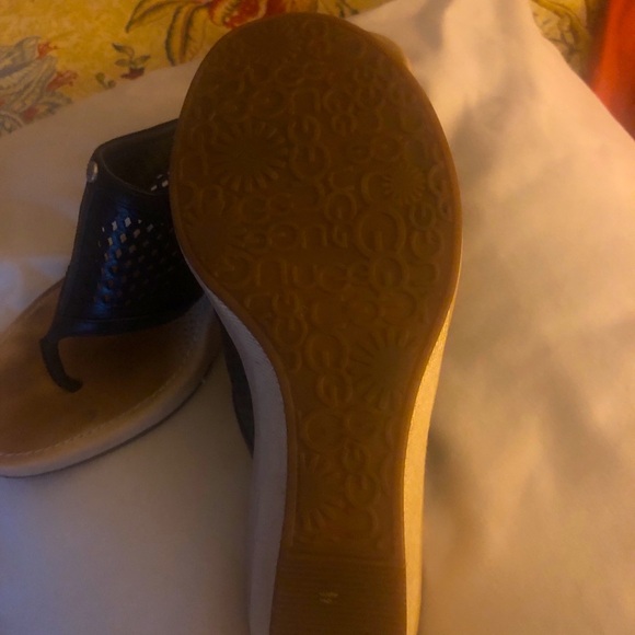 Ugg shoes - Picture 1 of 5